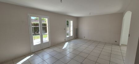 SORGUES 1180, - Photo 2