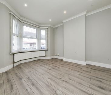 4 Bed Semi-Detached House, Davidson Road, CR0 - Photo 1