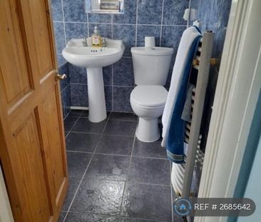 1 bedroom in a house share to rent - Photo 4