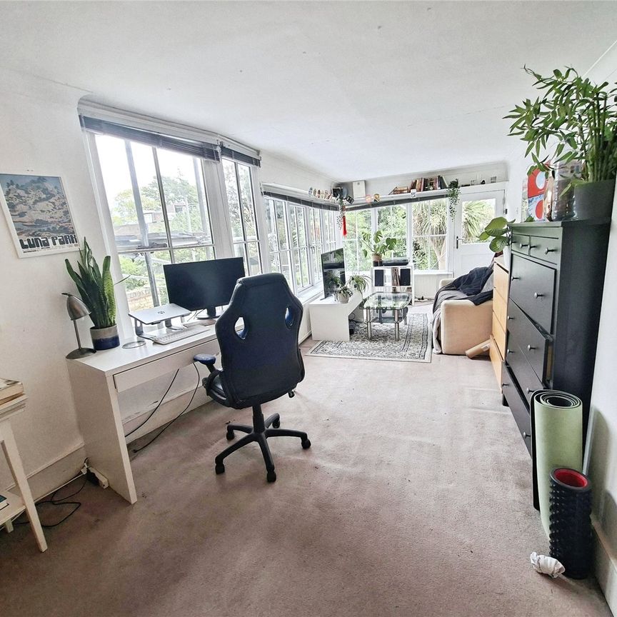 Elms Crescent, London, SW4 8QE - Photo 1