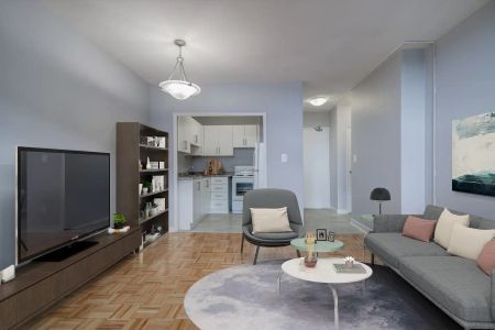Camelot Towers - 981 — Jr. 1 Bedroom - Photo 2