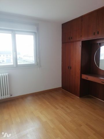 LE MANS SUD T3 2 CHAMBRES CUSINE EQUIPEE SALLE DE DOUCHE CHAUFFAGE ET EAU CHAUDE COLLECTIF BOX CAVE - Photo 2