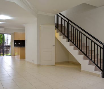 Well located 3 bedroom townhouse!! - Photo 1