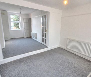 2 bedroom end of terrace house to rent - Photo 2