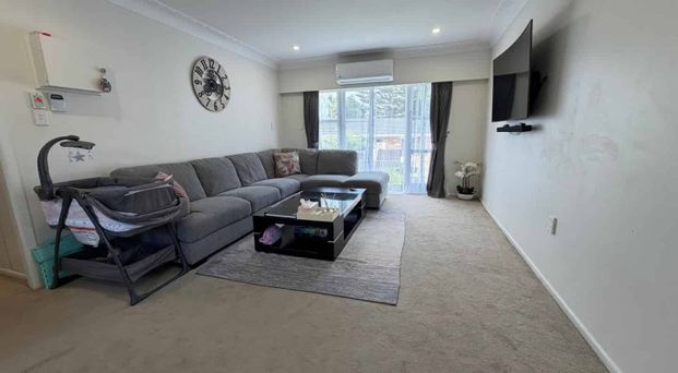 Charming 2-Bedroom Family Home in Manurewa - Photo 1