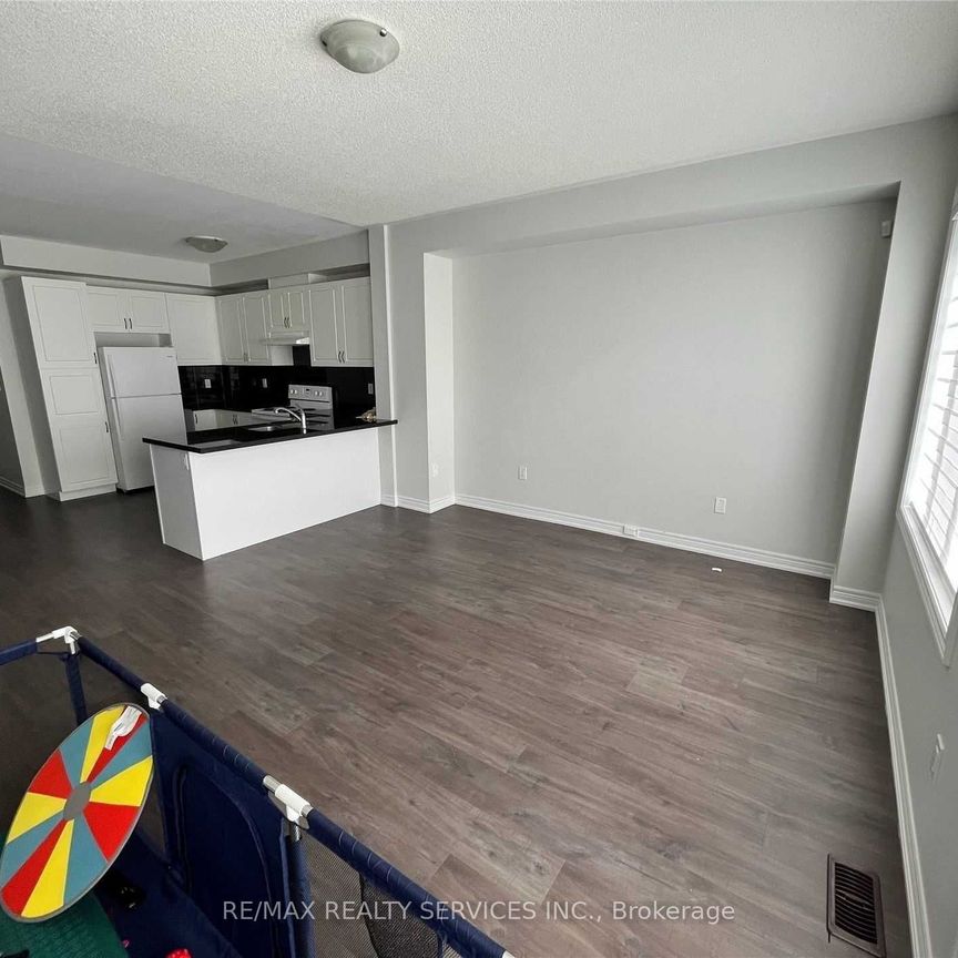 For Lease - 344 Bonnieglen Farm Boulevard, Caledon, Ontario - Photo 1