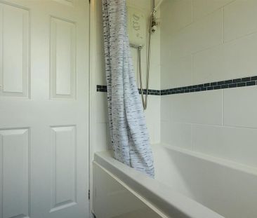 2 bedroom end of terrace house to rent - Photo 5