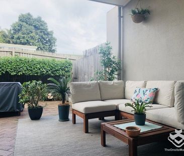 Fully Air-coned 4 Bedroom Townhouse, Ideal for Families or Professi... - Photo 3