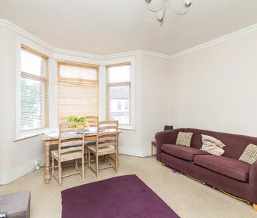 Lovely & Spacious 1 bedroom property with garden near Piccadilly line - Photo 1