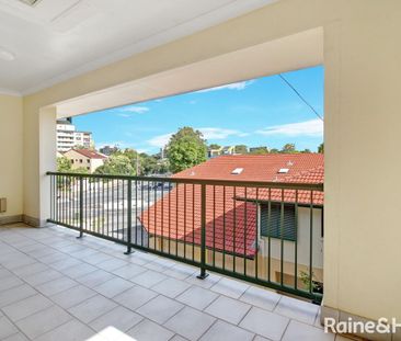 Ultra-Convenient Three Bedroom Townhouse - Close to UQ! - Photo 6