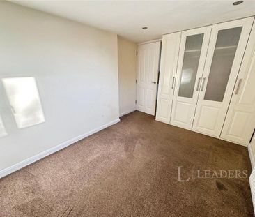 4 bedroom semi-detached house to rent - Photo 2