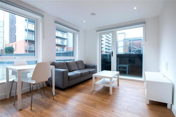 2 bedroom flat to rent - Photo 1