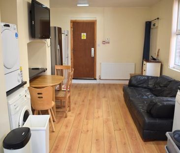 9 bedroom terraced house to rent - Photo 1