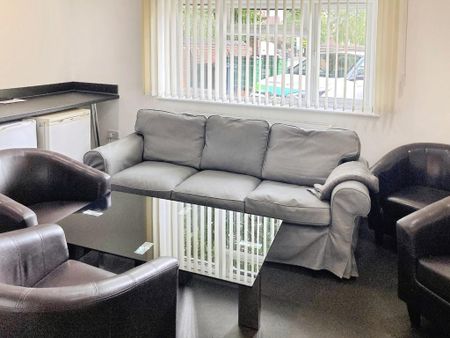 1 bedroom in a house share to rent - Photo 3