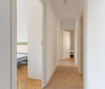 Spacious room on Avenida América with private terrace - Photo 3