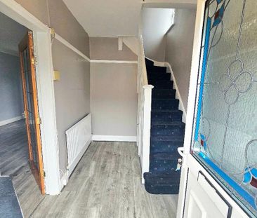 4 bedroom semi-detached house to rent - Photo 2