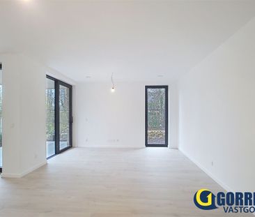 Rustig gelegen gelijkvloers nieuwbouwappartement met 2 slaapkamers. - Foto 2