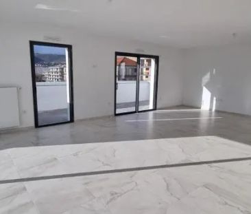 Appartement à louer 4 pièces 147.7m² - Photo 1