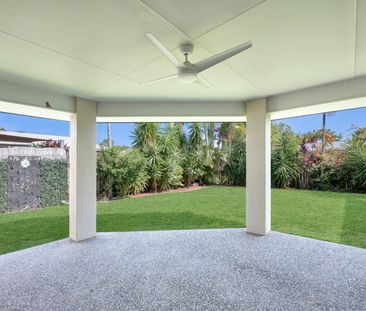 5 Bedroom Family Home for Rent in Quiet Blacks Beach - Photo 3