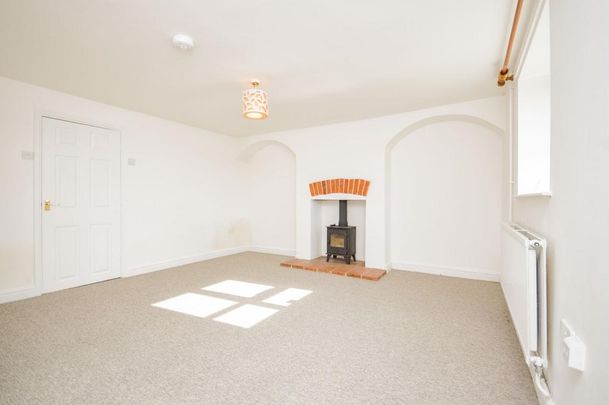 3 bedroom semi-detached house to rent - Photo 1