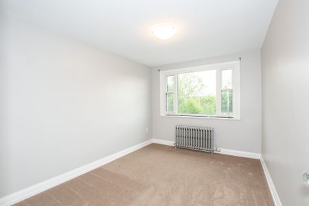 Spacious 2-Bedroom Apartment with Balcony, Laundry, and Parking! - Photo 3