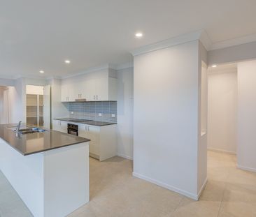 Brand-New Family Home in Park Lane Reserve! - Photo 2
