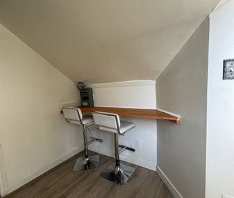 Renovated 2-Bedroom Attic Suite - Photo 4