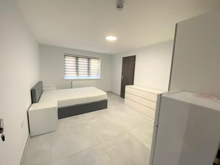 Studio to rent - Photo 3