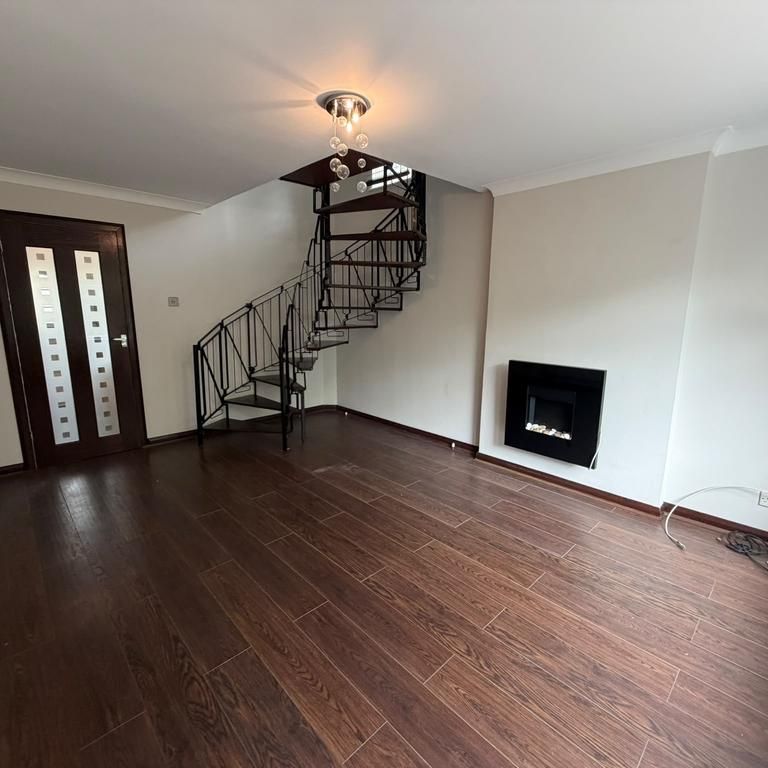 2 bedroom property to rent - Photo 1