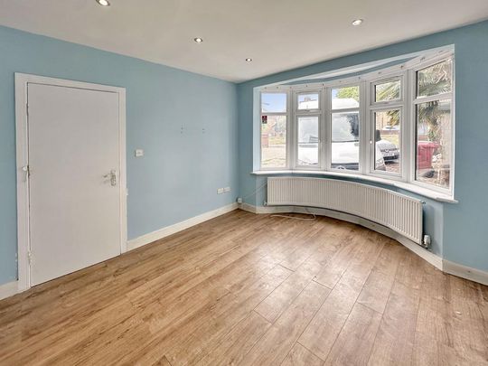 3 bedroom semi-detached house to rent - Photo 1