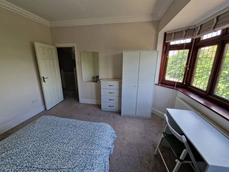 Room in a Shared House, Suffolk Road, IG3 - Photo 2
