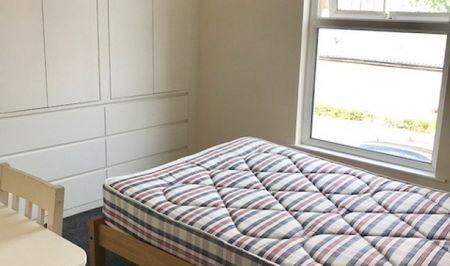 Recently Renovated 3 bedroom student property with 2 bathrooms - Photo 3