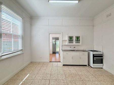 29 Lewis Street, Islington - Photo 2