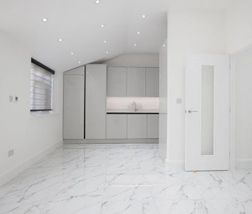 2 bedroom semi-detached house to rent - Photo 3