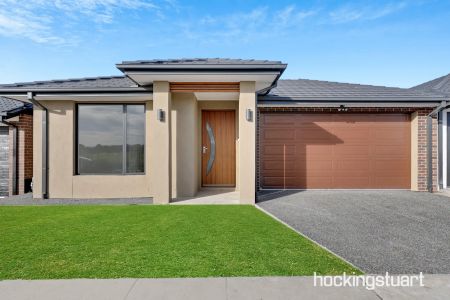 BEAUTIFUL FAMILY HOME - Photo 4