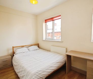 4 bedroom terraced house to rent - Photo 3