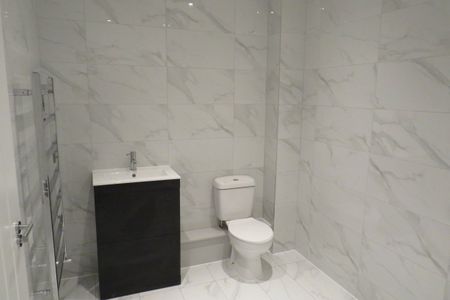 High Street - Photo 4