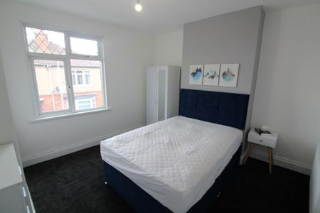 1 bedroom in a house share to rent - Photo 5