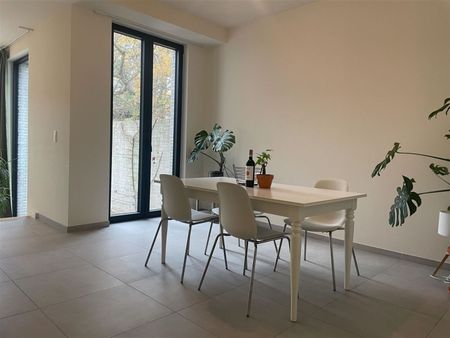 Recent gelijkvloers appartement ca. 93m2 met 2 slaapkamers, grote tuin en kelder. - Photo 3