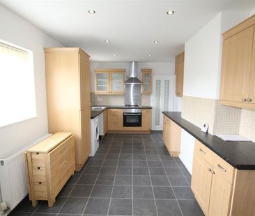 3 bedroom House To Let - Photo 4