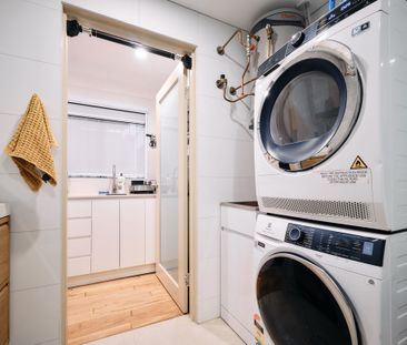 Stylish Studio with Parking in a Prime Inner West Location - Photo 1