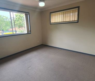 Quiet Semi-Freestanding Townhouse with Extra Parking – 73/70 Alling... - Photo 2