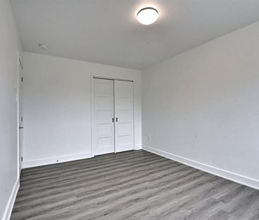 2555 Boul. de la Côte Vertu - Photo 2