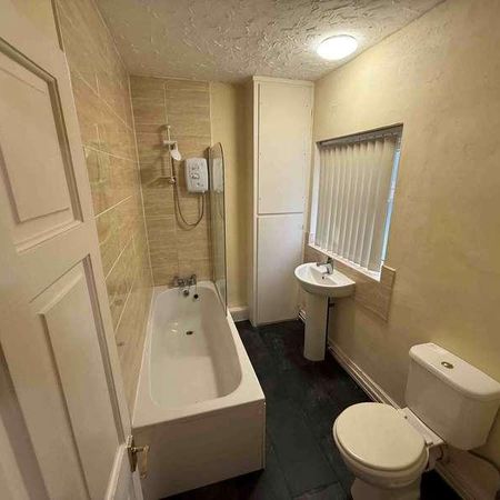 Lutterworth Road, CV11 - Photo 3