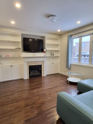 For Lease - 180 Harvest Hills Boulevard, East Gwillimbury, Ontario - Photo 3