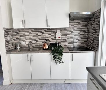 Room in a Shared House, Ashford Road, NW2 - Photo 6