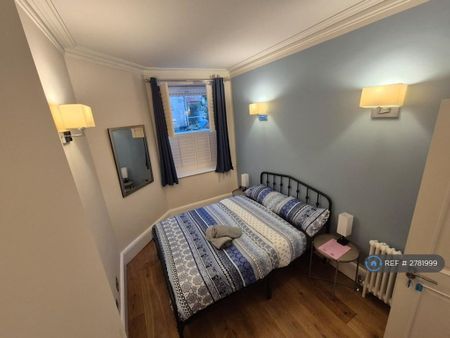 1 bedroom in a flat share to rent - Photo 5