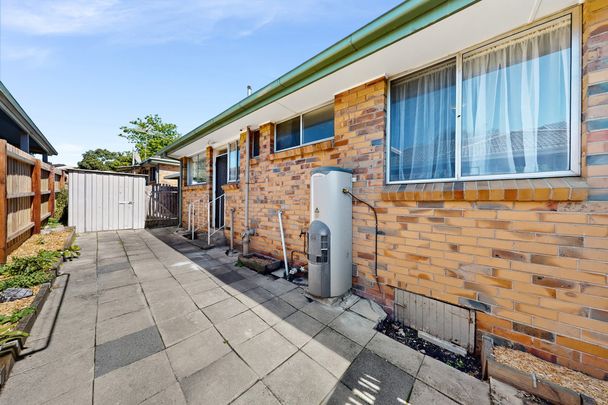 Stylish & Convenient Living in the Heart of Mitcham! - Photo 1