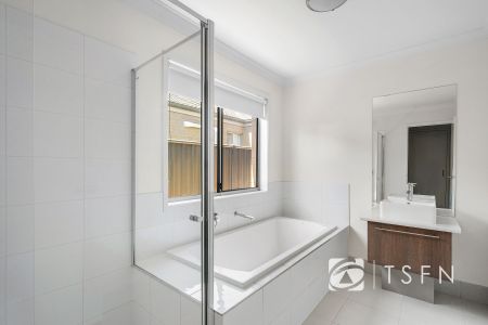 Spacious 4 Bedroom Home in Jackass Flat - Photo 4