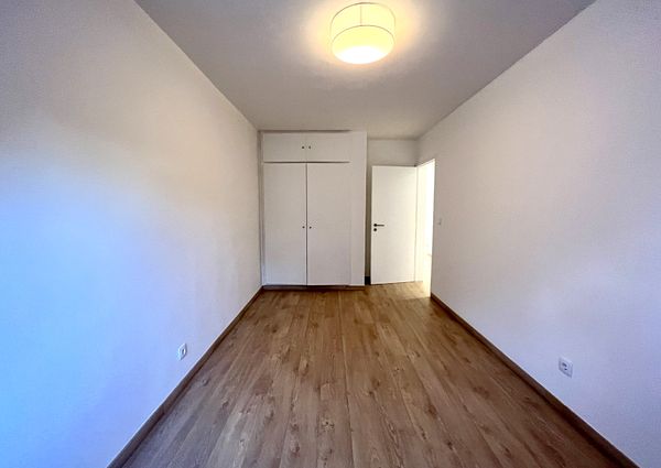 Confortável e luminoso apartamento totalmente remodelado